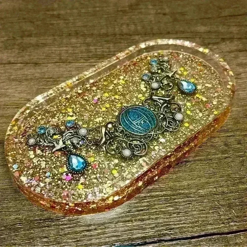 Vintage Cinderella Carriage Pendant Cluster Hand Crafted Resin Trinket Tray